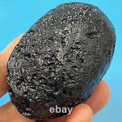 Roche spatiale de Tektite indochinite impactite de météorite 151 g ovale