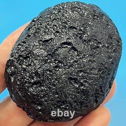 Roche spatiale de Tektite indochinite impactite de météorite 151 g ovale