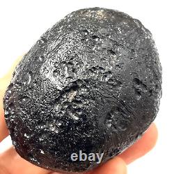 Roche spatiale de Tektite indochinite impactite de météorite 151 g ovale