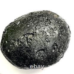 Roche spatiale de Tektite indochinite impactite de météorite 151 g ovale