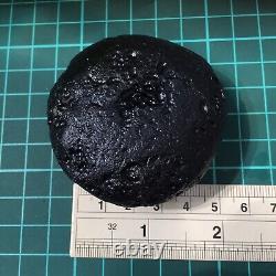 Rocher spatial de Tektite indochinite impactite impact de la pierre météorite de 138 g de la lune