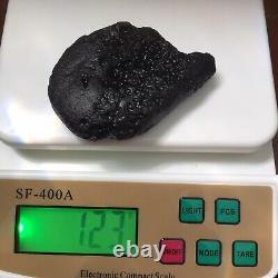 Rocher spatial indochinite de téktite impactite provenant de l'impact d'une météorite Pierre rare de 123 g