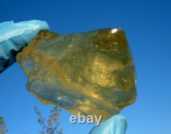 Specimen d'impact de météorite de verre du désert libyen (540 crt) gemme jaune AAAAA