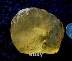 Spécimen d'impact de météorite en verre de désert libyen (370 ct) Tektite, gemme jaune à fossettes