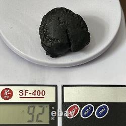 Tektite indochinite roche spatiale impactite d'impact de météorite 92 g courbe de pierre