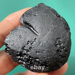 Tektite indochinite roche spatiale impactite d'impact de météorite 92 g courbe de pierre