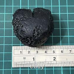 Tektite indochinite roche spatiale impactite d'impact de météorite 92 g courbe de pierre