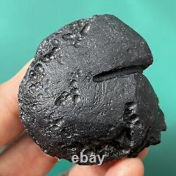 Tektite indochinite roche spatiale impactite d'impact de météorite 92 g courbe de pierre