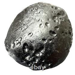 Tektite indochinite roche spatiale impactite d'une météorite impact pierre 146 g ronde