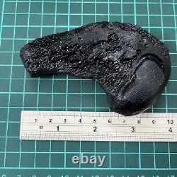 Tektite indochinite roche spatiale impactite de météorite pierre d'impact 143 g rare