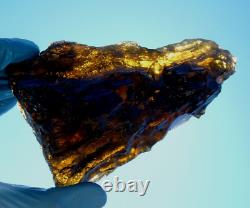 Verre de désert libyen météorite Tektite spécimen d'impact (4500 crt) seul sombre