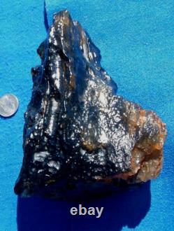 Verre de désert libyen météorite Tektite spécimen d'impact (4500 crt) seul sombre